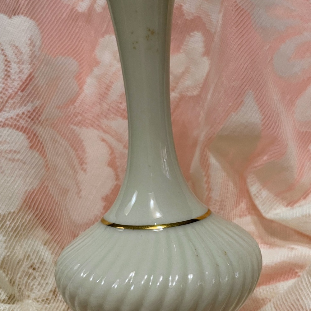 Elegant Cream Vase with Gold Accent LENOX